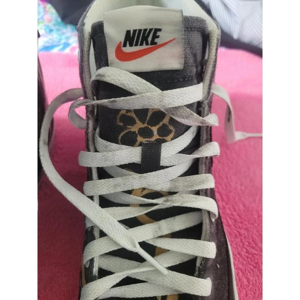 Nike step out